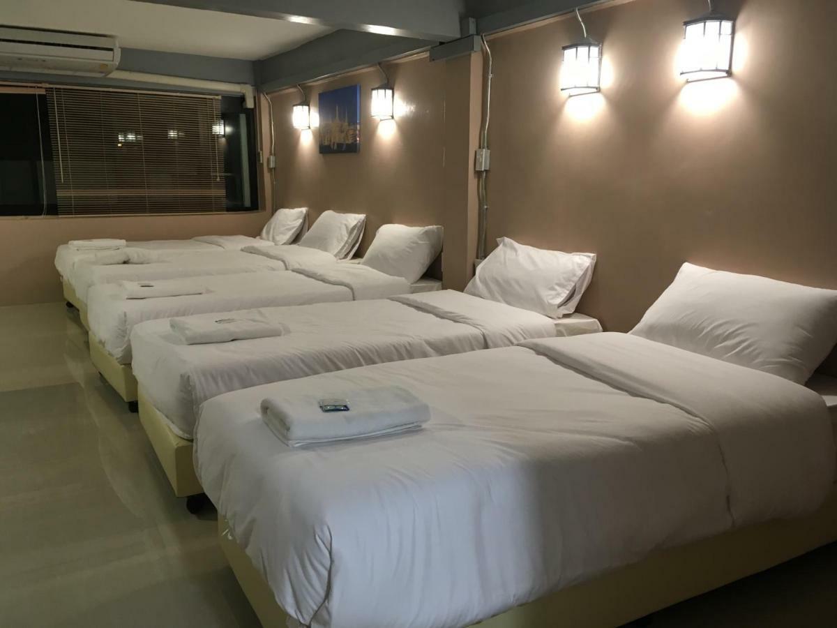 Icon Hostel Bangkok Exterior photo